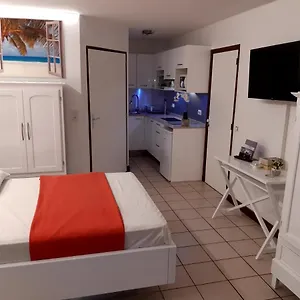 Climatisé - Piscine-plage - 1 à 2 Personnes Appartement